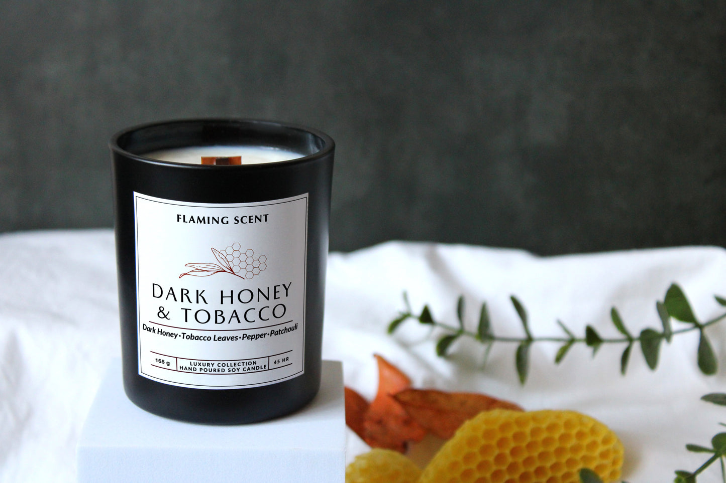 Lumânare parfumată - DARK HONEY & TOBACCO 165 g